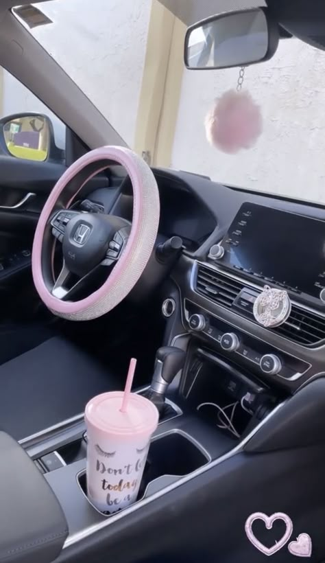 Car Decor Women, Cute Car For Women, Car Interior Girly, Car Asethics, Feminine Car Interior, Girly Car Interior Accessories, Pink Car Decor Aesthetic, Cute Inside Car Ideas, Girly Car Interior Aesthetic