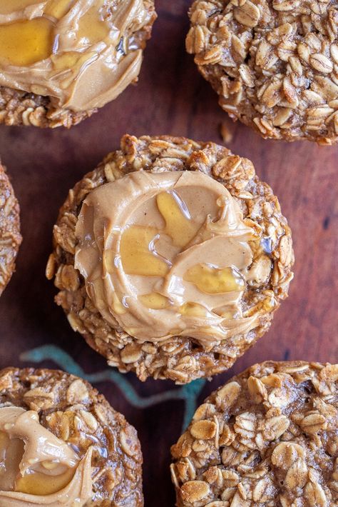 These Peanut Butter  and Honey Oatmeal Muffins are great for a protein and fiber packed breakfast that can be made ahead of time. The recipe can be made in one bowl and only requires a handful of simple ingredients. Make these delicious baked oatmeal cups today and you'll have a filling breakfast or snack on hand all day long! #bakedoatmeal #oatmealcups #mealprep #healthybreakfast #kidfriendlyfood Peanut Butter Oat Muffins, Healthy Peanut Butter Oatmeal Muffins, Protein Muffins Peanut Butter, Peanut Butter Honey Oatmeal, Banana Peanut Butter Protein Muffins, Peanut Butter Oatmeal Muffins, Oatmeal Muffin Recipes, Baked Oatmeal Cups, Apple And Peanut Butter