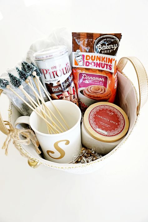 DIY Coffee Gift Basket 3 Ways! - Belle Vie Diy Coffee Gift Basket, Booze Basket Ideas, Housewarming Gift Basket Ideas, Coffee Baskets, Starbucks Gift Baskets, Coffee Gift Basket Ideas, Valentines Day Snacks, Christmas Socks Exchange, Iced Coffee Gifts