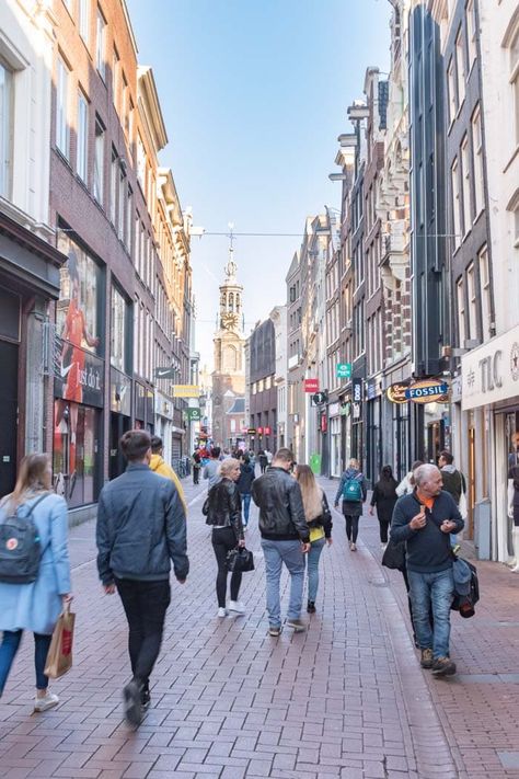 15 Beautiful Streets in Amsterdam That You Can't Miss » Maps 'N Bags Dutch Guys, Map Bag, Amsterdam Houses, Canal House, Van Gogh Museum, Madame Tussauds, Amsterdam City, Amsterdam Travel, Beautiful Streets