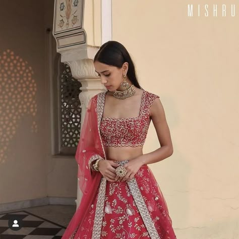 Wedding Guest Dress Lehanga, Red Indian Lehenga, Chic Lehenga, Lengha Blouse, Red Bridal Lehenga, Lengha Blouse Designs, Kerala Saree Blouse Designs, Indian Dress Up, Desi Fits