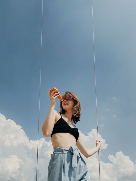 Pizza , picnic , poems , soda , sun , fun , friends , herb , green , eating , food , aesthetic . #pizza #picnic #soda #friends #aesthetic Slice Of Pizza, Woman In Black, Best Low Carb Recipes, Photos Hd, Black Crop Top, Black Crop, Low Carb Recipes, Blue Sky, Low Carb