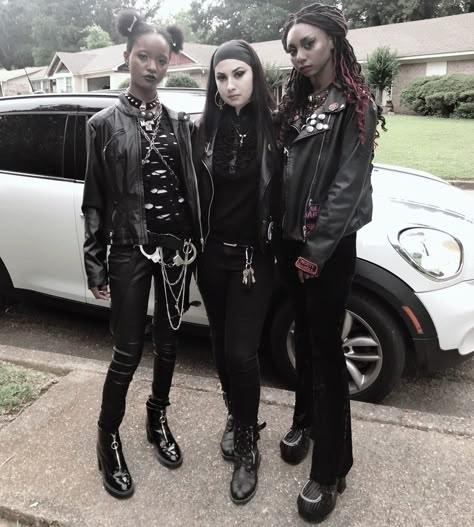 World Goth Day, Alternative People, Goth Inspiration, Afro Goth, Black Alternative, Emo Outfit, Afro Punk Fashion, Funky Clothes, Goth Subculture