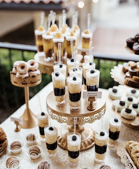 Black And Gold Dessert Bar, Roaring 20s Dessert Table, Black And Gold Desserts, Black And Gold Dessert Table Ideas, Prom Desserts, Gatsby Dessert Table, Black And White Party Decorations, Gold Dessert Table, White Dessert Tables