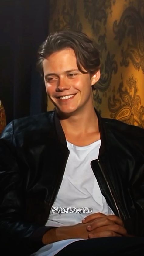 Bill Skarsgard Smile, Swedish Men, Bill Skarsgard, Alex Turner, Im In Love, Other People, Actors, Film, Stars