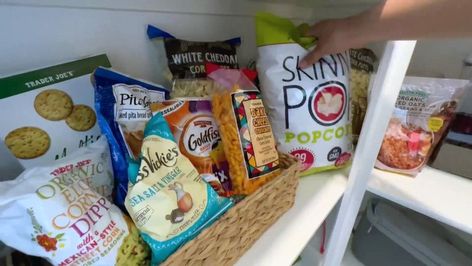 Healthiest Chips: Dietitians Reveal Tips To Find Healthy Snacks Healthy Alternatives To Chips, Alternatives To Chips, Healthy Chip Alternative, Bean Chips, Healthy Chips, Veggie Chips, Human Nutrition, Kale Chips, Event Ideas