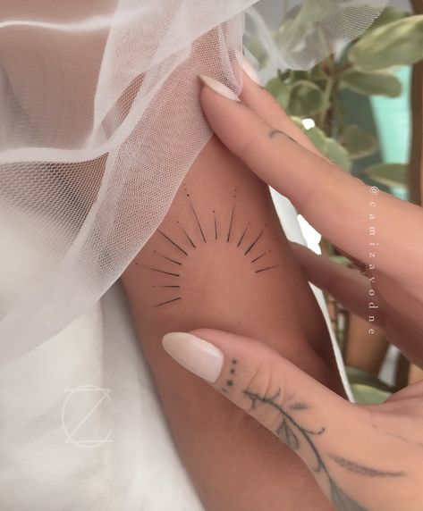 Sun Sun Fineline Tattoo, Sun Compass Tattoo, Sun Elbow Tattoo, Fineline Sun Tattoo, Half Sun Tattoo, Tattoo Sonne, Sun Tattoo Designs, Tatoo Inspiration, Elbow Tattoos