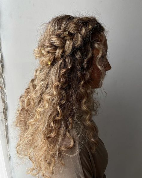 Hoco Hairstyles For Curly Hair, Waves Overnight, Curly Hair Headband, Braided Braids, Overnight Braids, Braided Waves, Hair Overnight, Braided Headband Hairstyle, Hairstyles Braid