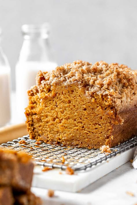 This is seriously the BEST pumpkin bread. Not only is it super moist, but it also has a pumpkin spice streusel topping and a sticky maple glaze. It's so easy to make and it will quickly become your favorite pumpkin bread recipe. #pumpkinbread #pumpkindessert #pumpkin #fall #pumpkinspice #butternutbakery Pumpkin Bread With Streusel Topping, Pumpkin Bread With Streusel, The Best Pumpkin Bread, Best Pumpkin Bread, Best Pumpkin Bread Recipe, Bread Pumpkin, Healthy Pumpkin Bread, Bread Keto, Bread Healthy