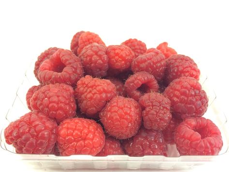 Proper storage is essential to shelf life, especially for delicate berries. So, what is the best way to store raspberries? Best Way To Store Raspberries, Black Raspberry, Food Tips, Food Store, Kitchen Hacks, Food Items, Shelf Life, Body Health, Food Hacks