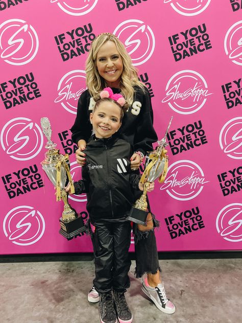 Dance Competition Outfits For Mom, Dance Mom Competition Outfit, Dance Mom Outfits Style, Dance Mom Outfits, Dance Moms Outfits, Competition Makeup, Convention Outfits, Dance Convention, Competition Outfit