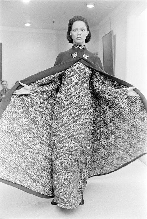 Pauline Trigere, Space Fashion, French Fashion Designers, Ageless Style, Plaid Coat, Ready To Wear Collection, 1960s Fashion, Fashion Images, Summer Ready