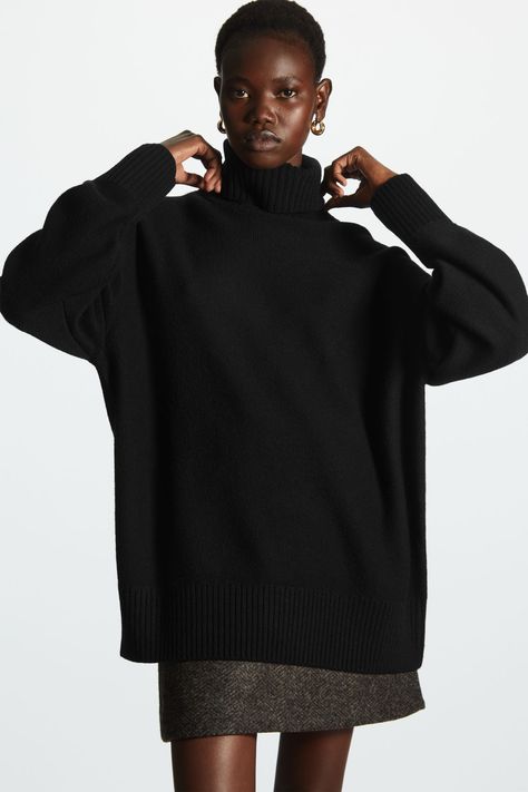 OVERSIZED WOOL ROLL-NECK SWEATER - BLACK - Jumpers - COS Black Chunky Sweater, Cutout Style, Black Jumper, Roll Neck Jumpers, Rich Purple, Fall Capsule Wardrobe, Roll Neck Sweater, Knitwear Men, Apple Green