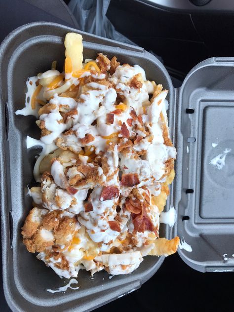 Chicken Bacon Ranch Fries, Bacon Ranch Fries, Ranch Fries, Loaded Chicken, Chicken Bacon Ranch, Delicious Snacks, Food Therapy, Bacon Ranch, Delicious Snacks Recipes