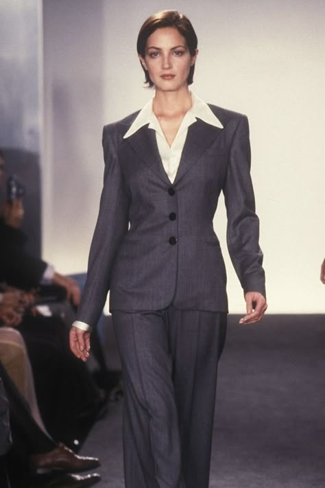 #ralphlauren #runway #model #fashionshoot #womensclothing #elegant #suits #suitsforwomen 90s Elegant Fashion, Classic Ralph Lauren, Ralph Lauren Suits, Ralph Lauren Fall, Lawyer Fashion, 90s Runway Fashion, Runway Fashion Couture, Smart Outfit, Woman Suit Fashion