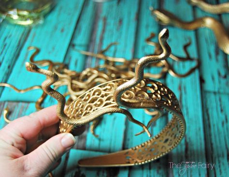 Medusa Headpiece Tutorial, Diy Medusa, Snake Headpiece, Halloween Medusa, Snake Headband, Medusa Halloween Costume, Medusa Headpiece, Diy Snake, Medusa Snake