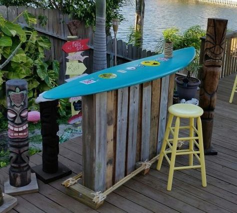 #Backyard, #Garden, #Outdoors, #PalletBar, #PartyDecor, #RecyclingWoodPallets, #TikiBar I used two pallets to make this Surf Themed Backyard Bar. I wanted to make a bar that was fun and a bit different, and it only cost 40 bucks! Share your love of the sport - or adapt it to your favorite - when having friends over!  Surf Themed Backyard Bar Shed, Themed Backyard, Surfboard Table, Outdoor Tiki Bar, Backyard Decks, Ideas Terraza, Cabana Bay, Yard Makeover, Florida Furniture