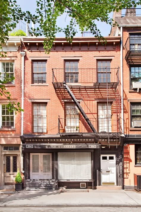 Vintage Apartment Exterior, Apartment Building Reference, Simple Apartment Exterior, Cozy Building, French Apartment Building, Brick Apartment Exterior, Aesthetic Apartment Building, Cute Apartment Building, Downtown Apartment Exterior