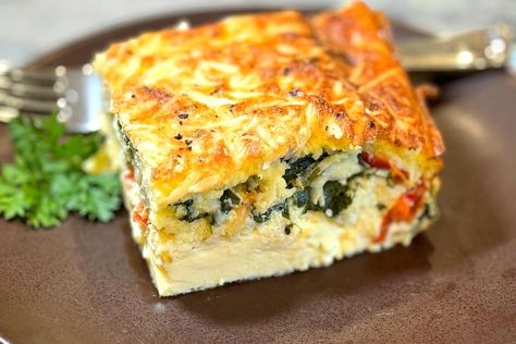 Mediterranean Egg Casserole, Mediterranean Diet Egg Recipes, Vegetarian Egg Casserole Recipes, Mediterranean Diet Casserole Recipes, Omelette Veggie, Light Food Recipes, Mediterranean Breakfasts, Vegetarian Egg Casserole, Eggs Casserole