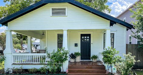 THE HOUSTON HEIGHTS 1920'S BUNGALOW All welcome to our current house and one of our biggest undertaken projects to date. This is one o... 1920 Bungalow Exterior, 1920s Bungalow Exterior, White Bungalow Exterior, Bungalow Style Interior, 1920s Craftsman Bungalows, 1920 Bungalow, Bungalow Porch, 1930s Bungalow, 1920s Bungalow