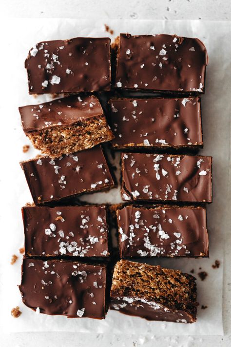 Chocolate Oatmeal Bars (Vegan + Gluten Free) | Feasting on Fruit Almond Butter Oatmeal Bars, Oatmeal Bars Vegan, Protein Rice Crispy Treats, Almond Butter Oatmeal, Chocolate Flapjacks, Feasting On Fruit, Chocolate Almond Butter, Calorie Calculator, Desserts Vegan