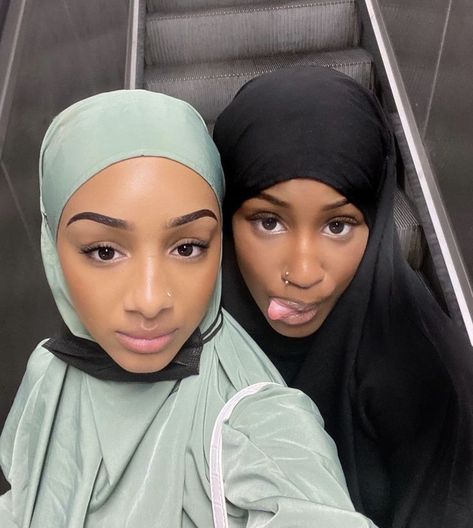 Hajibi Styles, Muslim Veil, Islamic Modesty, Black Men Fashion Urban, Hijabi Fits, Muslim Style, Modern Hijab Fashion, Girl Friendship, Mode Turban