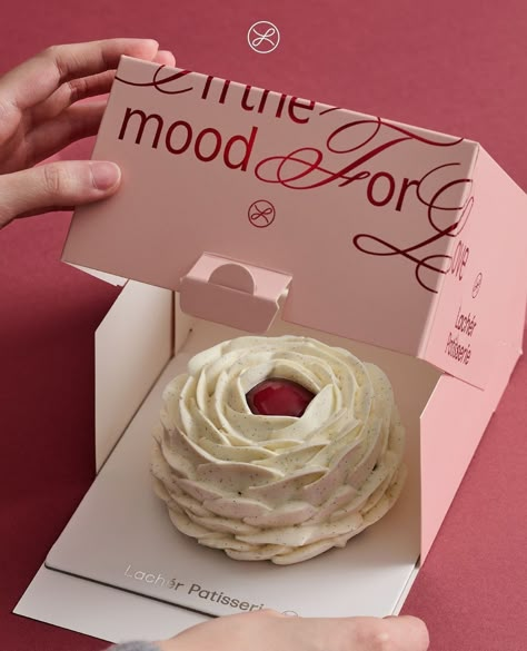 inspo • Instagram Creative Cake Packaging, Unique Cake Packaging, Luxury Cake Packaging, Valentine Packaging Design Boxes, Vintage Cake Packaging, Valentines Galentines, Cake Packaging, Inspo Instagram, Cake Box