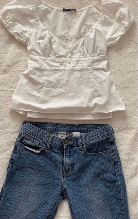 Brandy Mellvile Outfits Aesthetic, Brandy Melville Blair Top Outfit, Brandi Melville Aesthetic, Blair Top Brandy Melville Outfit, Blair Top Outfit, Fall Brandy Melville Outfits, Brandy Mellvile Outfits, Blair Top Brandy Melville, Brandie Melville