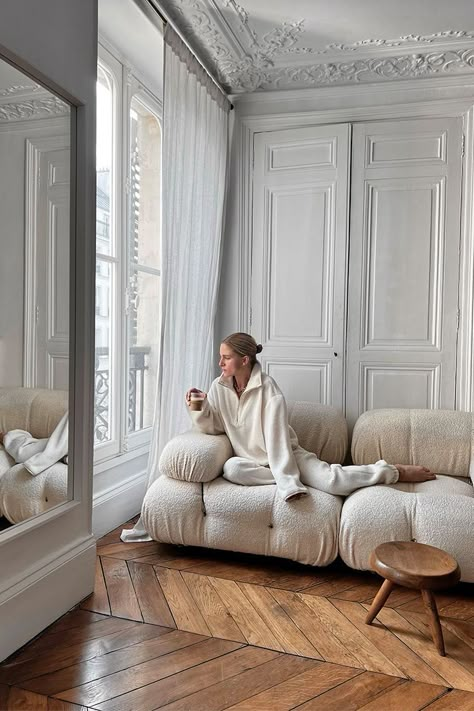 Parisian Style Interior, Parisian Room, Parisian Interior Design, Parisian Living Room, Paris Interiors, Parisian Decor, Parisian Interior, French Apartment, Interior Design Per La Casa