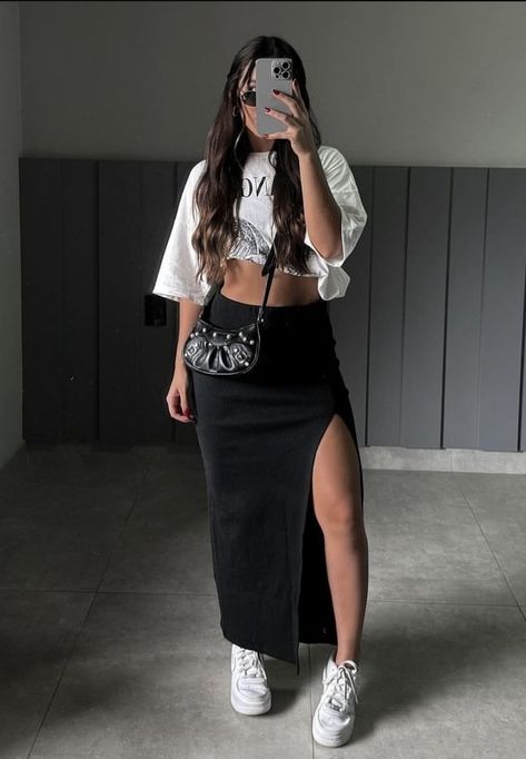 Black Maxi Skirt Outfit, Maxi Skirt Outfits, Black Maxi Skirt, Everyday Fashion Outfits, Elegante Casual, Looks Street Style, Nova York, Festival Looks, Casual Summer Outfit