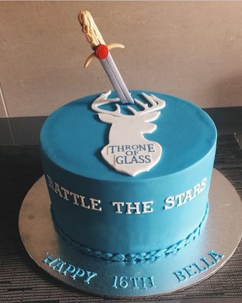 cake goals Acotar Birthday Cake, Throne Of Glass Party, Rowan And Aelin, Book Cakes, Fantasy Cake, Throne Of Glass Books, Book Cake, Glass Cake, Throne Of Glass Series