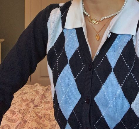 Argyle Cardigan Outfit, Argyle Aesthetic, Argyle Outfit, Argyle Sweater Outfit, Fits Preppy, Cardigan Outfit Aesthetic, Sweater Cardigan Outfit, Vivienne Westwood Necklace, Westwood Necklace