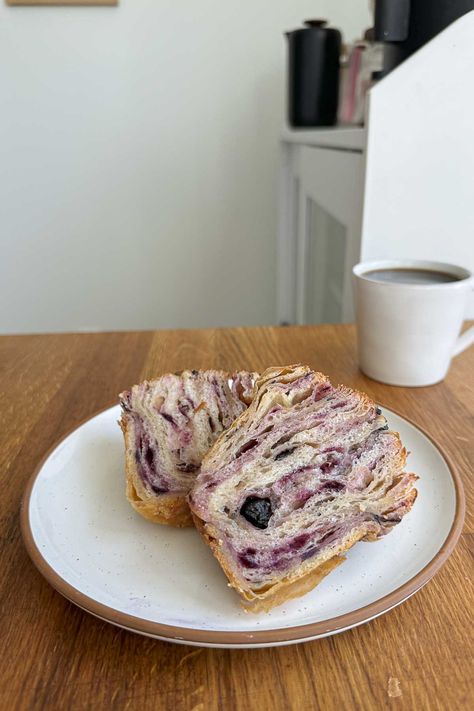 Blueberry Sourdough Cruffins - Jesha's Cruffins Sourdough, Blueberry Cruffins Recipe Easy, Sourdough Blueberry Scones, Blueberry Sourdough Bread, Sweet Sourdough Recipes, Sourdough Cruffins, Blueberry Sourdough, Sourdough Blueberry, Cruffin Recipe