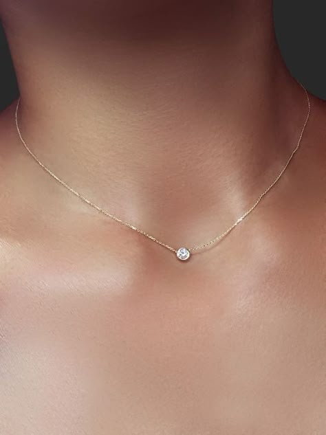 Simple necklace. Simple Crystal Necklace, Diamond Drop Necklace, Type Style, Diamond Solitaire Necklace, Necklace Fashion, Simple Elegant, Minimalist Necklace, Simple Necklace, Drop Necklace