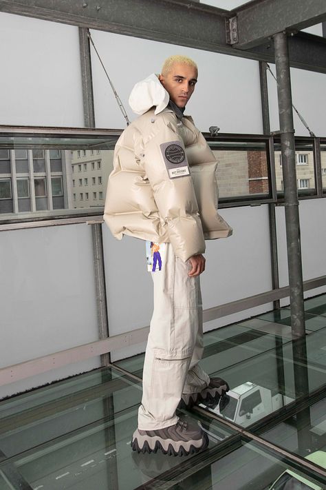 Futuristic Mens Fashion, Fashion Design Challenge, Astronaut Fashion, Different Styles For Men, Astronaut And Alien, Rtw 2023, Alien 3, Astronaut Suit, Reference Clothes