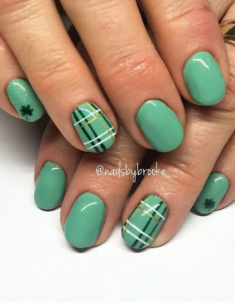 St Patrick’s Day Nails Green Nails For St. Patrick’s Day, Shamrock Nails Design Simple, Shamrock Nails St Pattys, St Patrick’s Day Dip Nails, Irish Nail Art, Minimalist St Patricks Day Nails, St Patricks Day Nails 2024, St Patrick Day Nail Ideas, Cute March Nails Short