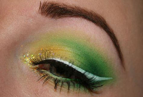 Halloween COSTUME makeup!!  Tinkerbell, Peter Pan - Disney Series! Fairy Costume Makeup, Tinkerbell Makeup, Pan Makeup, Tinkerbell Peter Pan, Disney Eye Makeup, Halloween Costume Makeup, Disney Inspired Makeup, Tinker Bell Costume, Eyeliner Designs