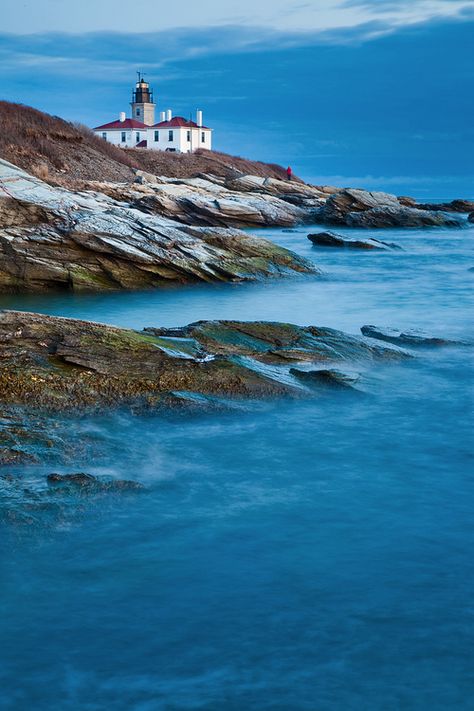 Beavertail Lighthouse at Dusk | Rhode Island (by Chris Lazzery) England Scenery, Rhode Island Travel, Landscape Reference, New England Road Trip, Beautiful Lighthouse, Island Travel, In The Ocean, 50 States, Rhode Island