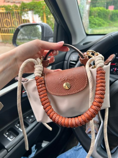 Mini Longchamp Bag Outfit, Long Champ Bag Outfit, Longchamp Bag Aesthetic, Mini Longchamp Bag, Bags Charms, Longchamp Bag Outfit, Longchamp Mini Bag, Long Champ Bag, Aesthetic Essentials