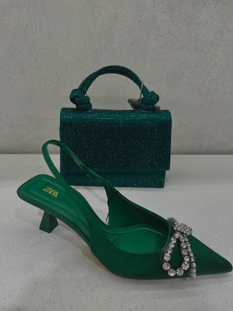 Green Shoes Aesthetic Heels, Green Heels Outfit, Kitten Heels Outfit, Fancy Black Dress, Fancy Purses, Prom Bag, Footwear Fashion, Zara Heels, Cinderella Shoes