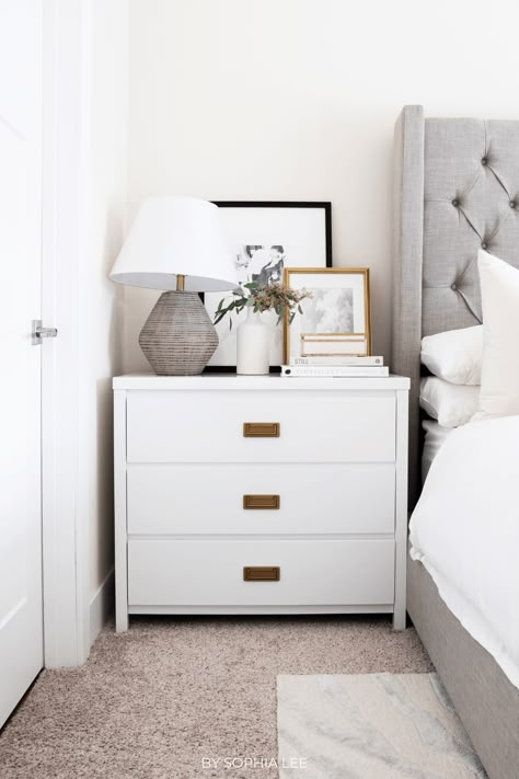 Adult Apartment Decor, Bedroom Nightstand Decor Ideas, Small Space Apartment Ideas, Night Stand Ideas, Bedroom Nightstand Decor, Large Nightstands, Small Apartment Hacks, College Apartment Bedroom, Apartment Bedrooms