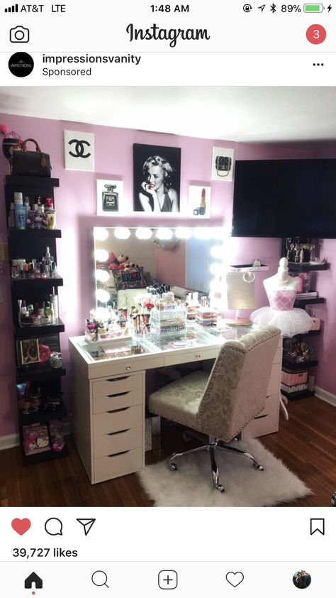 Vanity Goals, Vanity Makeup Rooms, Organization Desk, Rangement Makeup, Dream Vanity, Beauty Room Vanity, Apartments Decorating, Impressions Vanity, Makeup Room Decor