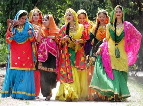 There are many types of Dress and perfect dress collection on #Baisakhi .. Checkout more #Baisakhi #Dress... www.baisakhifestival.com/baisakhi-dress.html Sindhi Dress, Punjab Culture, Punjabi Culture, Punjabi Fashion, India Dress, Traditional Indian Dress, Punjabi Dress, Indian Dance, Punjabi Suit