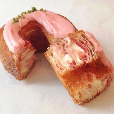 Cronut Recipe, Cake Filling Recipes, Cream Puff Recipe, Strawberry Balsamic, Cronut, Breakfast Sweets, Donut Recipes, Third Birthday, Food Shop