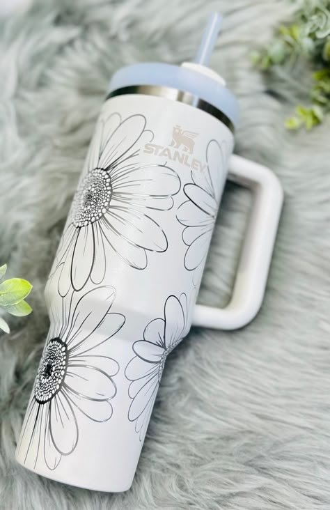 Stanley Cup Wrap, Stanley Engraving Ideas, Stanley Cricut Designs, Stanley Cup Cricut Design, Cricut Stanley Cup Ideas, Stanley Cup Designs, Designs For Tumblers, Trendy Water Bottles, Stanley Adventure