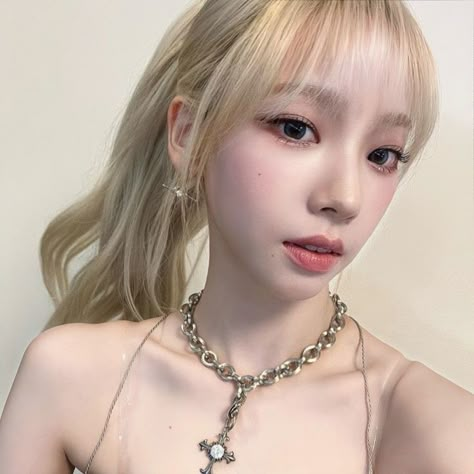 aespa karina blonde selca icons pfp Bts Pinterest, Jimin Blonde, Tumblr Pictures, Winter Blonde Hair, Winter Blonde, Karina Icon, Pretty Wallpapers Tumblr, 17 Kpop, Fotografi Vintage