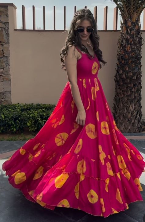 Cute Frocks For Women, Poses In Frock, Backless Kurti, Georgette Frocks, Frocks For Women Party, Short Frocks For Women, Anarkali Georgette, Dress Pose, One Piece Gown