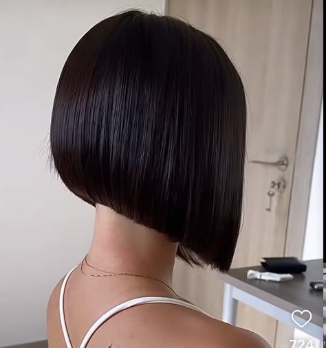 Medium Womens Haircuts, Bobbed Hair, Inverted Bob, Haircut Ideas, Womens Haircuts, Short Hairstyles, Bob Hairstyles, Hair And Beauty, Beauty Tips