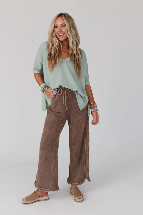 Bohemian Fashion for Women | Shop Affordable Women's Bohemian Style Clothing | Three Bird Nest Relaxed Mom Style, Cozy Pants Outfit, Boho Indie Outfits, Web Outfit, Boho Chic Outfits Fall, Wide Leg Sweatpants Outfit, Petite Outfit Ideas, Fall Beach Outfits, Wide Leg Lounge Pants