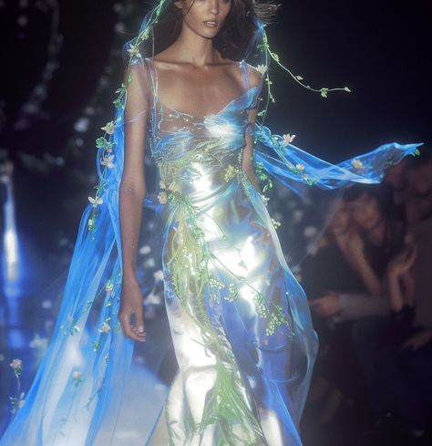 Sirens Fashion, Ethereal Fashion, Soul Purpose, Runway Fashion Couture, Gown Inspiration, Fairy Fashion, Fantasy Gowns, Fairytale Dress, The Aurora